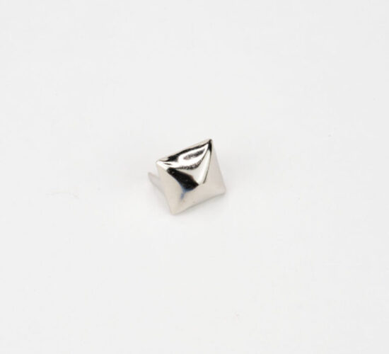 Studs nickel