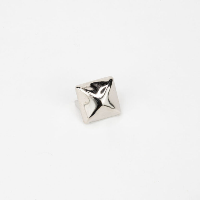 Studs Nickel